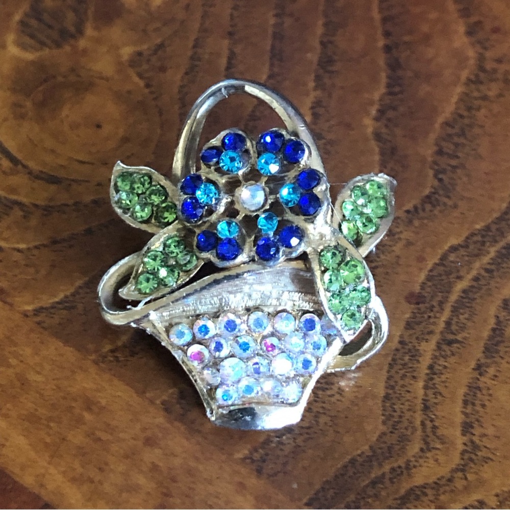 Vintage multi color rhinestone gold plated brooch pin